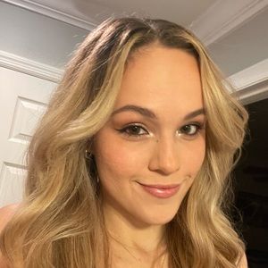 Meet your Posher, Caroline